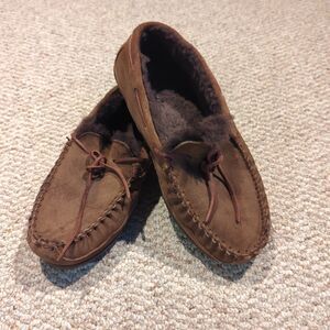 L.L. Bean Wicked Good Moccasin Slippers Mens 9 Wide Brown Suede Shearling